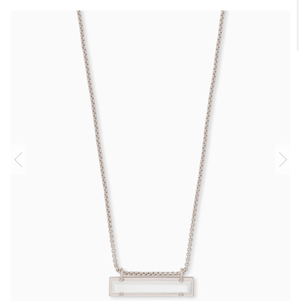 Leanor Pendant Necklace